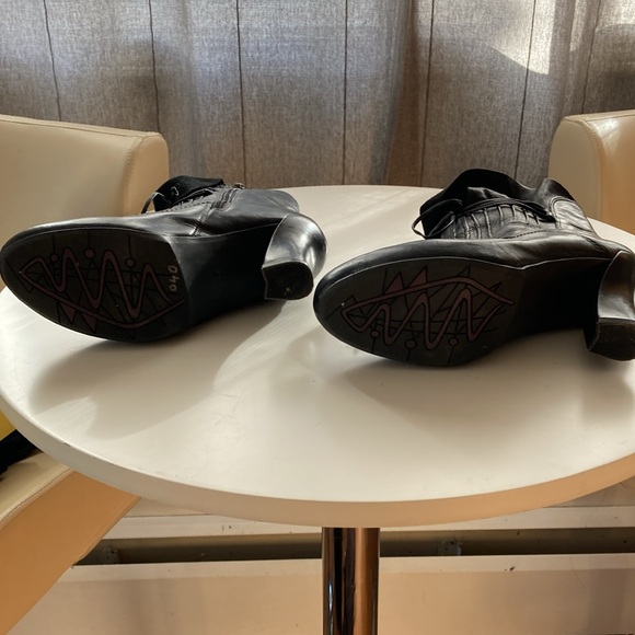 Earthie boots. Size 9.5 leather - Picture 4 of 5